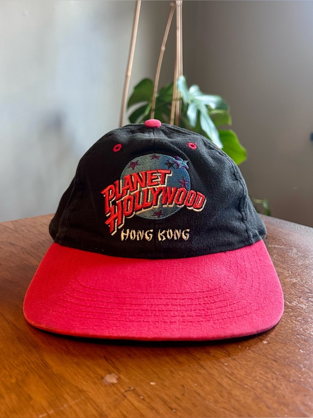 Vintage ‘90s Planet Hollywood Hong Kong Embroidered Black Red Snapback Hat Cap